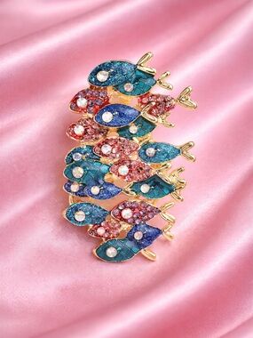 Colorful Fish Brooch – Sparkling Crystal Ocean-Inspired Pin